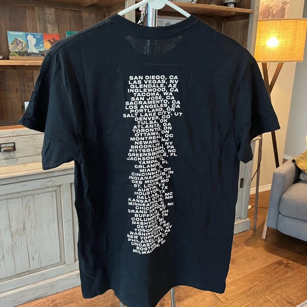 Official Justin Bieber Justice Tour merch tour shirt size medium - Picture 3 of 4